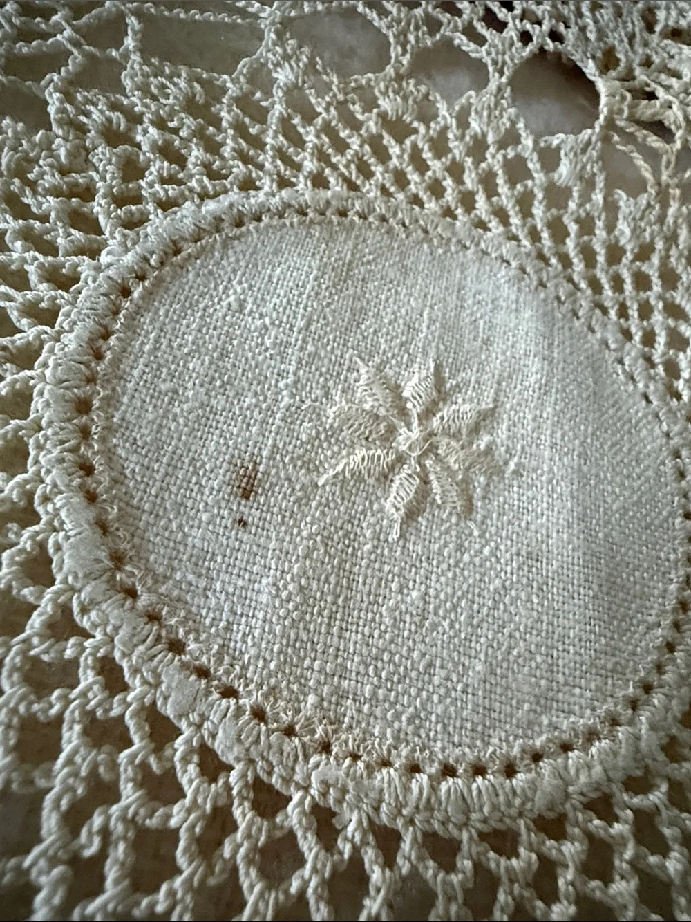 Vintage Handmade Cream Crochet Doily Table Runner, placemats & decorative rounds